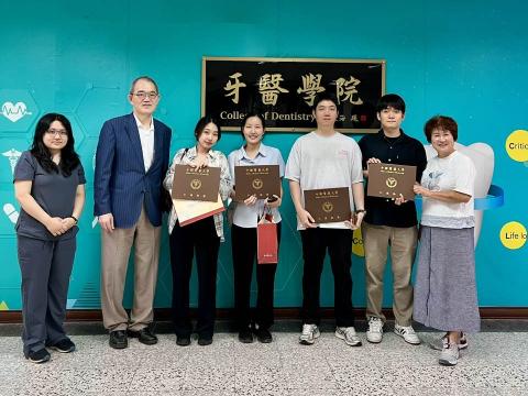 牙醫學院傅立志院長頒發見習學生研習證明給SNU學生.jpg