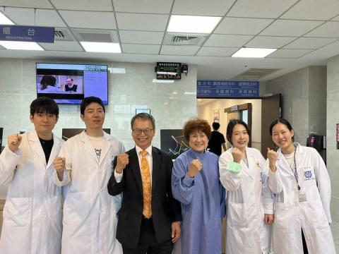 SNUD學生與楊國際長合照.jpg