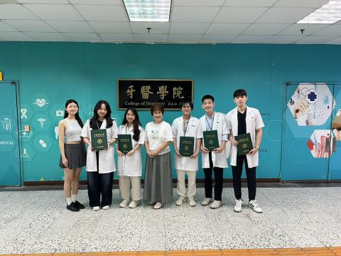 與涂老師及學生會會長合照.jpg